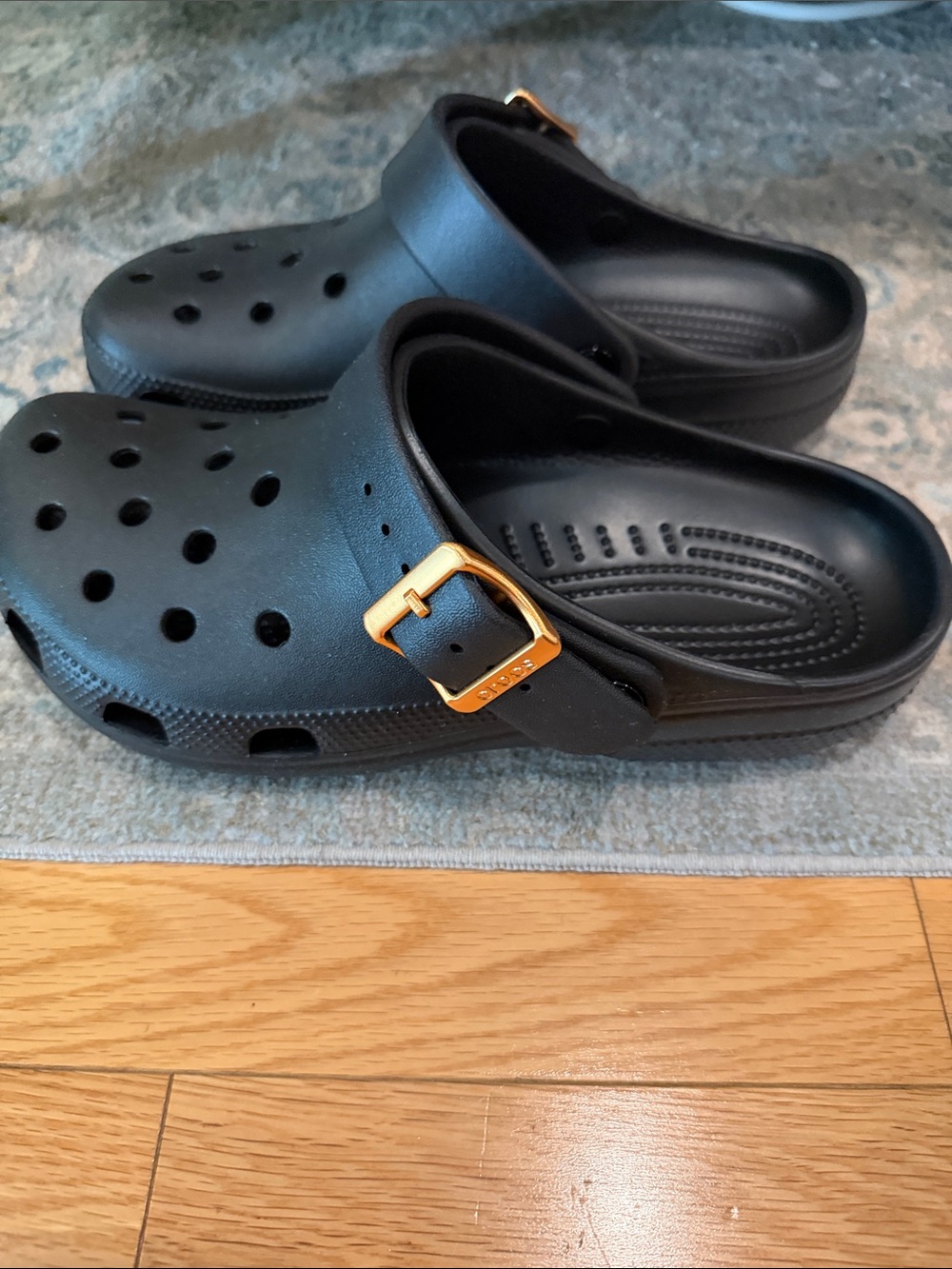 NWOT Adult Classic Crocs - Black with Gold Buckle - Womens Size 9 - Picture 2 of 6